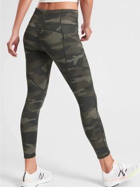 Athleta Camo Contender 7/8 XS LeggingGreen Camo